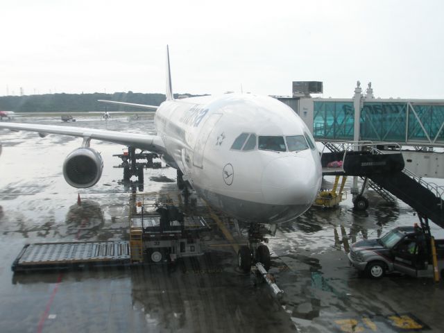 Airbus A340-600 (D-AIHE) - Foto 18/06/2011
