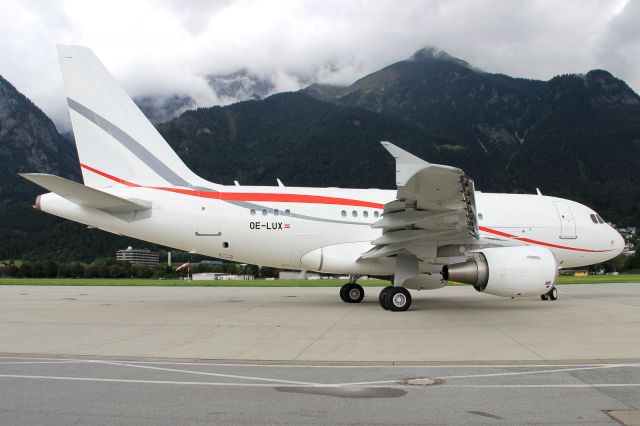 Airbus A318 (OE-LUX)