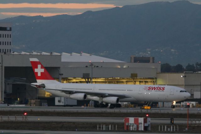 Airbus A340-300 (HB-JMB)