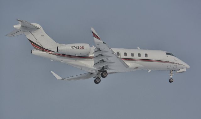 Canadair Challenger 350 (N742QS) - Landing in CYHU