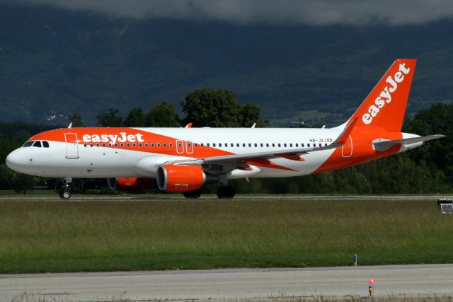 Airbus A320 (HB-JXJ) - Departing rwy 23 on 29-May-18 operating flight EZS1411 to LEBL.