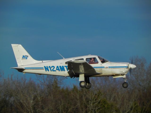 Piper Cherokee (N124MT)