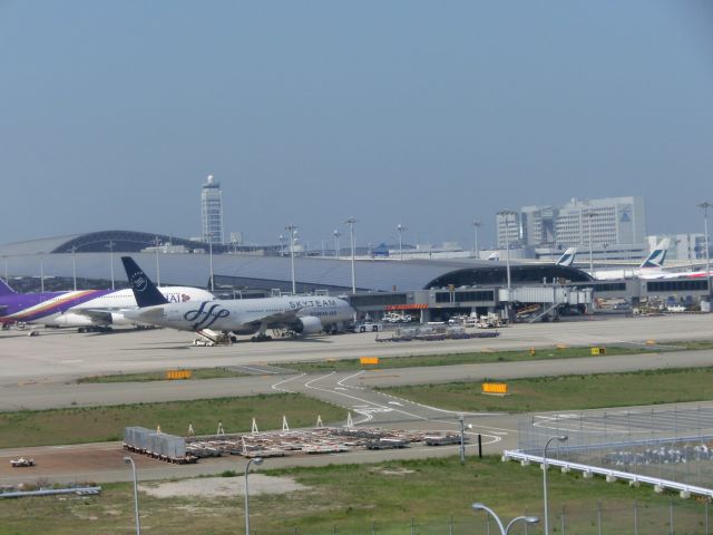 — — - 朝の関空は目が離せませんね。