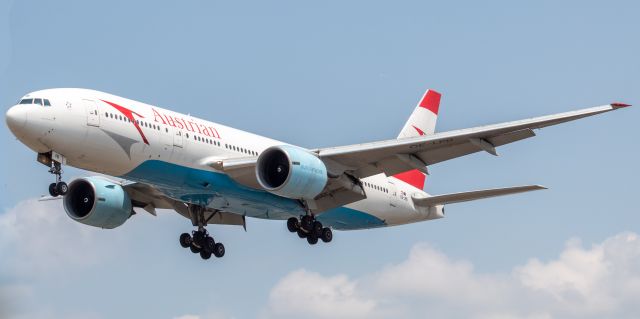 Boeing 777-200 (OE-LPB) - Austrian Airlines Boeing 777-2Z9ER arriving from Vienna landing on runway 29 at Newark on 7/28/21.