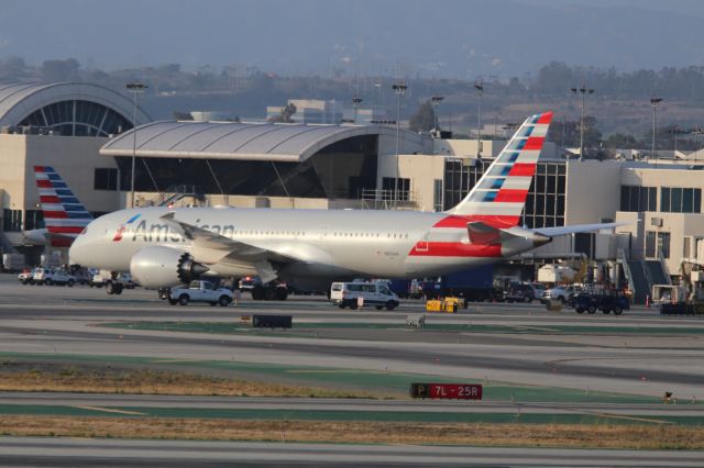 Boeing 787-8 (N806AA)