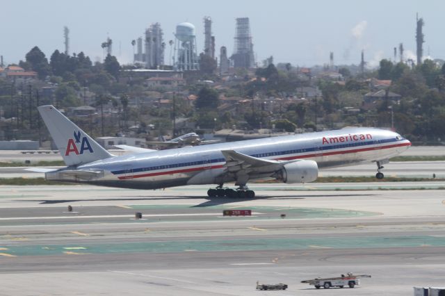 Boeing 777-200 (N772AN)