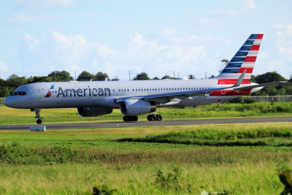 Boeing 757-200 (N185AN)