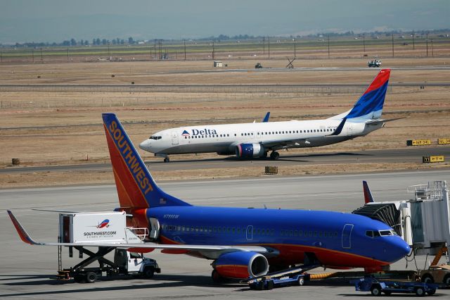 Boeing 737-700 (N799SW)