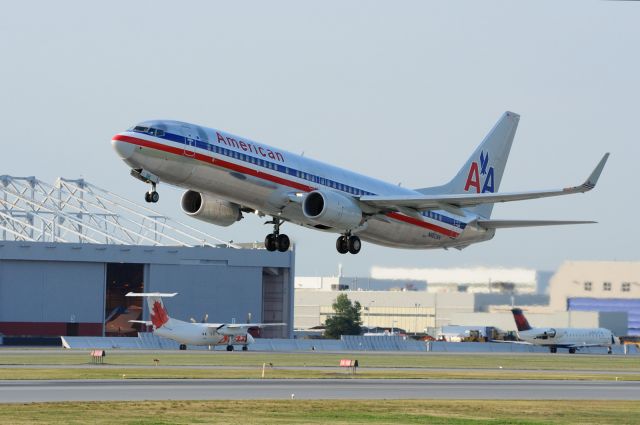 Boeing 737-800 (N860NN)
