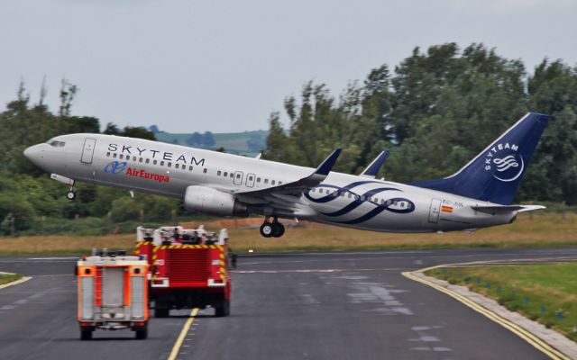 Boeing 737-800 (EC-JHK) - skyteam air europa b737-8 ec-jhk dep shannon 18/7/15