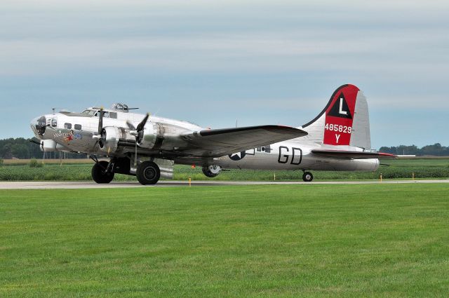 Boeing B-17 Flying Fortress (N3193G)