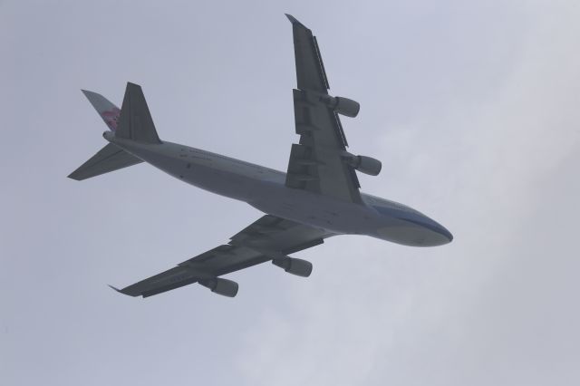 Boeing 747-400 (B-18211)