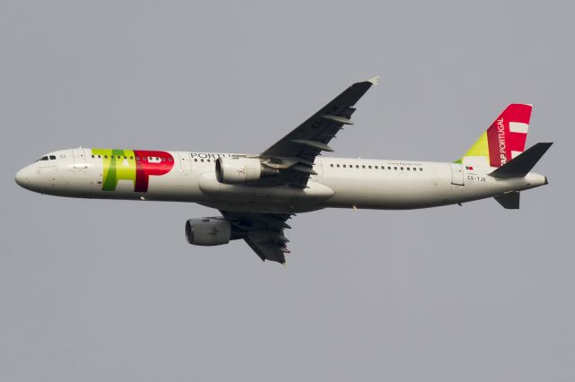 Airbus A321 (CS-TJE)