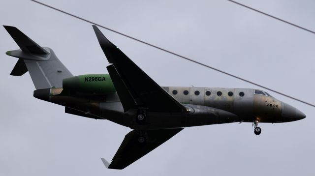 Gulfstream American Gulfstream 2 (N296GA) - On final approach to runway 25 at Belfast International on 13 March 2016 after first stage of the delivery flight from Tel Aviv.