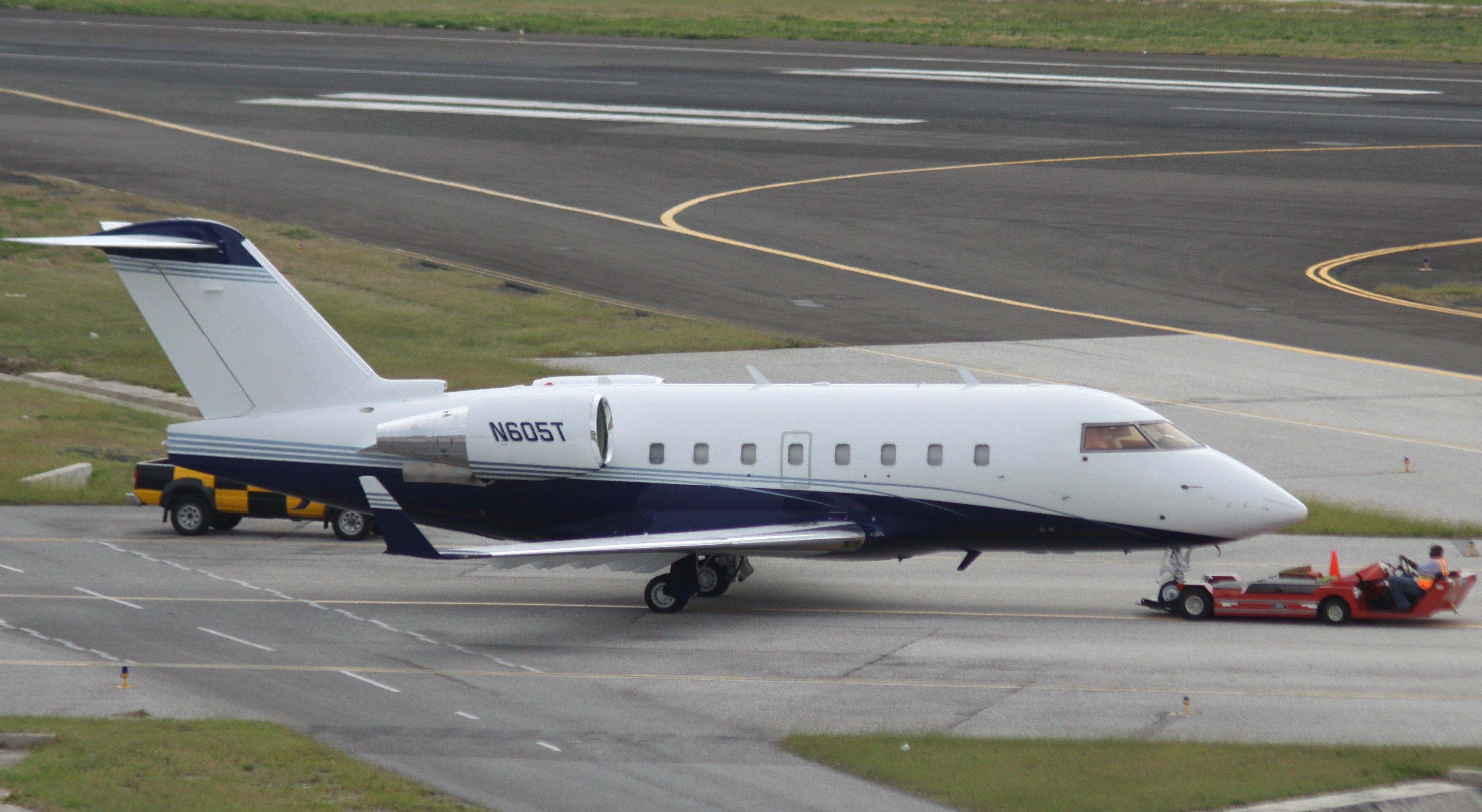 Canadair Challenger (N605T)