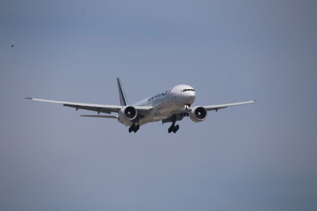 BOEING 777-300ER (F-GSQJ)