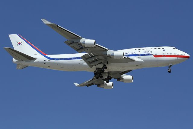 Boeing 747-400 (N10001)