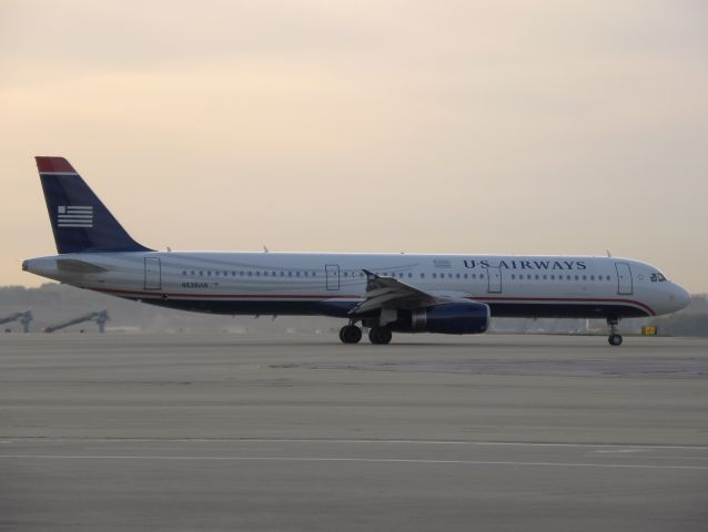 Airbus A321 (N538UW)