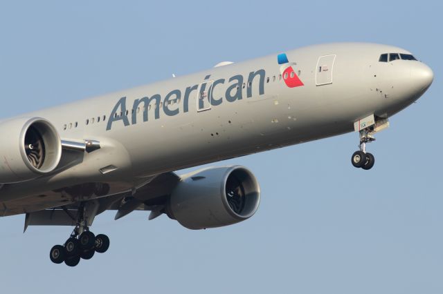 Boeing 777-200 (N718AN) - American Airlines new B777-300ER, in the new livery, approaches runway 09L at lHR.