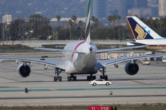 Airbus A380-800 (A6-EOF)