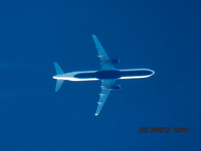 Airbus A321 (N945JT)