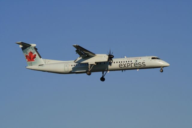 de Havilland Dash 8-400 (C-FSRY)