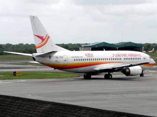 BOEING 737-300 (PZ-TCO)