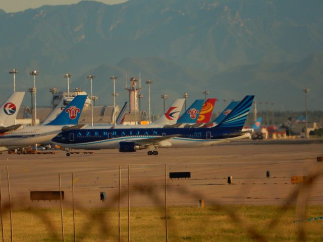 BOEING 767-300 (4K-AZ81)
