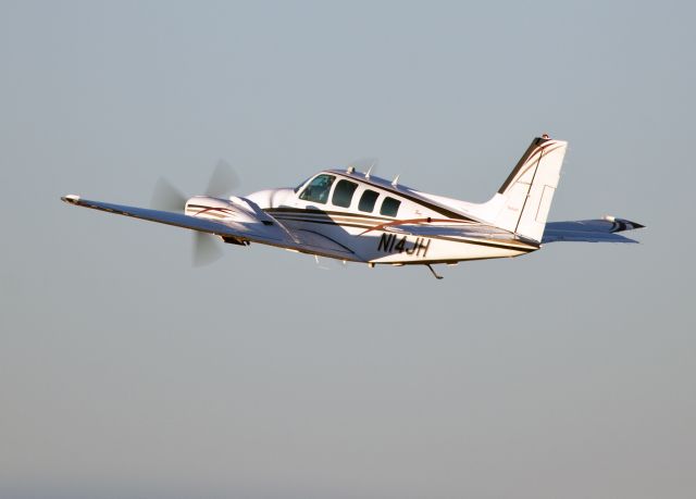 Beechcraft Baron (58) (N14JH) - Take off RW35. Very professional pilots.