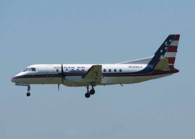 Saab 340 (N339CJ) - Landing on runway 14 at the Shreveport Regional airport.