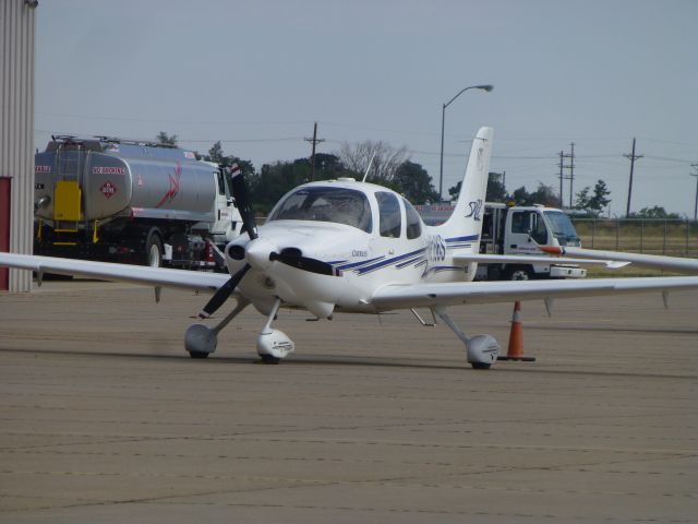 Cirrus SR-22 (N8166S)