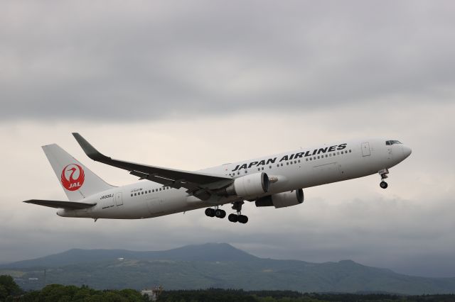 BOEING 767-300 (JA606J) - June 4th 2022:HKD-HND.