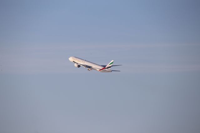 BOEING 777-300ER (A6-EQD)