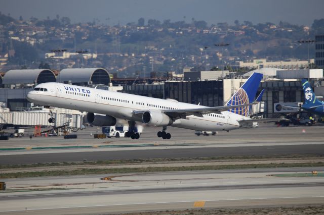 BOEING 757-300 (N57857)