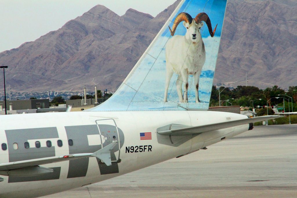 Boeing 737-700 (N925FR)