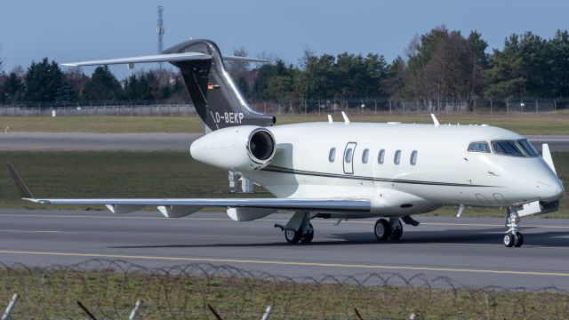 Bombardier Challenger 300 (D-BEKP)