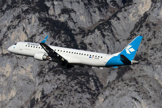EMBRAER 195 (I-ADJM)