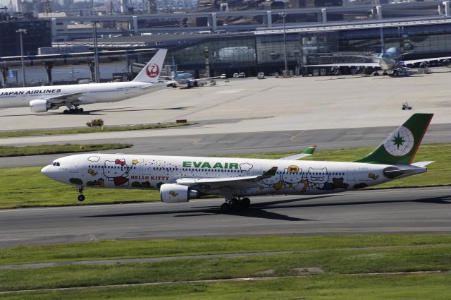 Airbus A330-300 (B-16333) - Takeoff at Haneda Intl Airport Rwy16R on 2012/10/01 "Hello Kitty Around the World c/s"