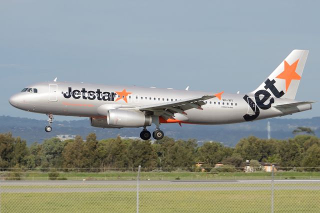 Airbus A320 (VH-VFI) - About to put down on runway 05. Thursday, 19 June 2014.