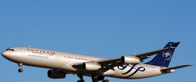 Airbus A340-300 (LV-FPV)