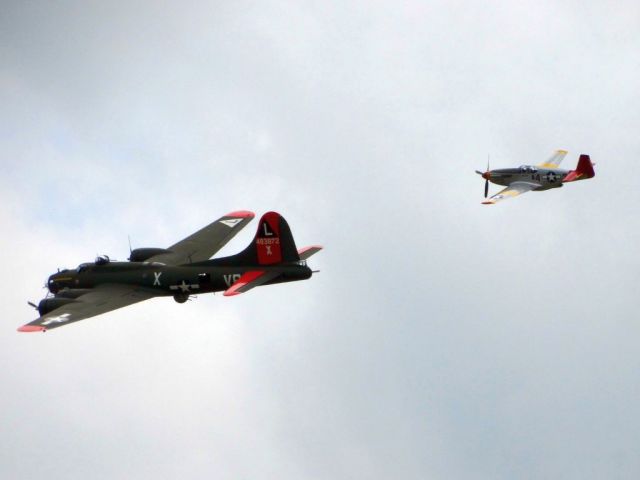 Boeing B-17 Flying Fortress (N7227C)