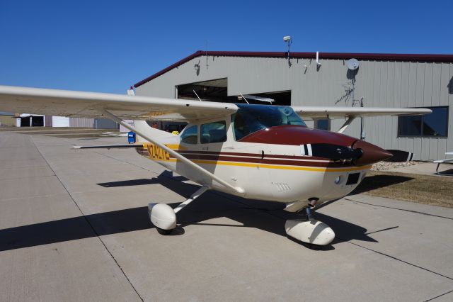 Cessna Skylane (N2427E) - Ready to go to the new home.