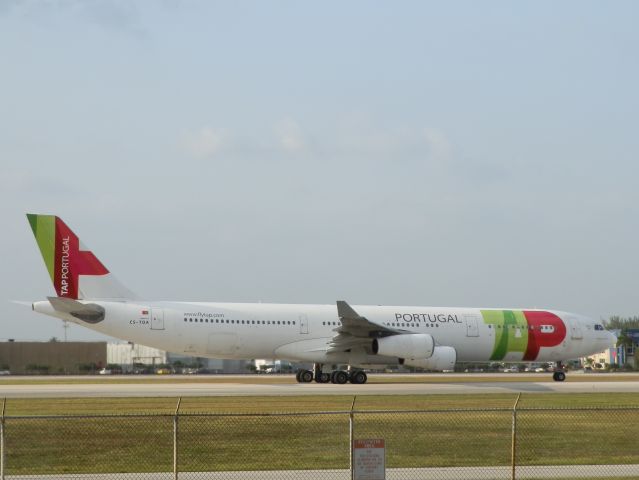 Airbus A340-300 (CS-TOA)