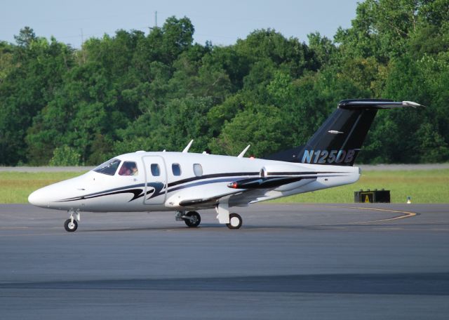 Eclipse 500 (N125DB) - BARON WATERS INC arriving at KJQF - 6/1/14