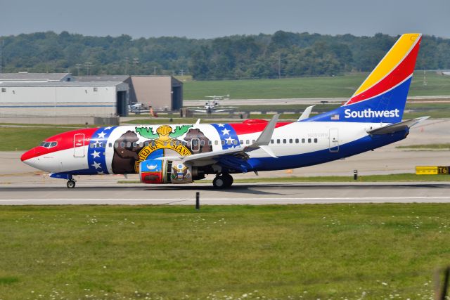 Boeing 737-700 (N280WN) - Mizzery One Rolling out on 18-L 0n 07-24-21