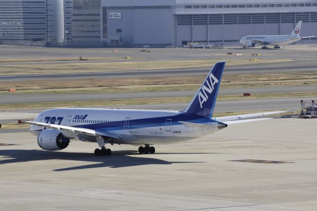 Boeing 787-8 (JA815A) - Taxing at Haneda Intl Airport on 2012/12/12