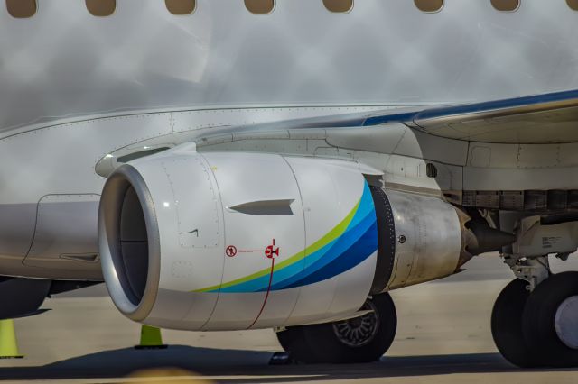 Embraer 170/175 (N175SY) - Sometimes you have to fight with the fence to get a good shot. Heres the engine of this E175