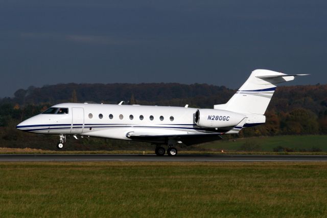 IAI Gulfstream G280 (N280GC) - Touching down on rwy 26 on 26-Nov-13.