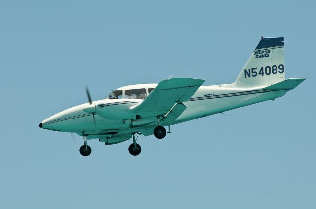 Piper Apache (N54089)