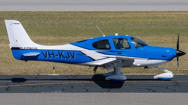 Cirrus SR-22 (VH-KJV)